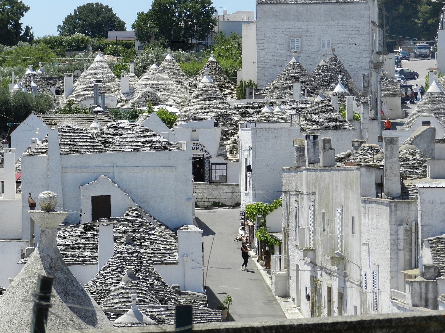 Blick über die berühmten Trulli von Alberobello